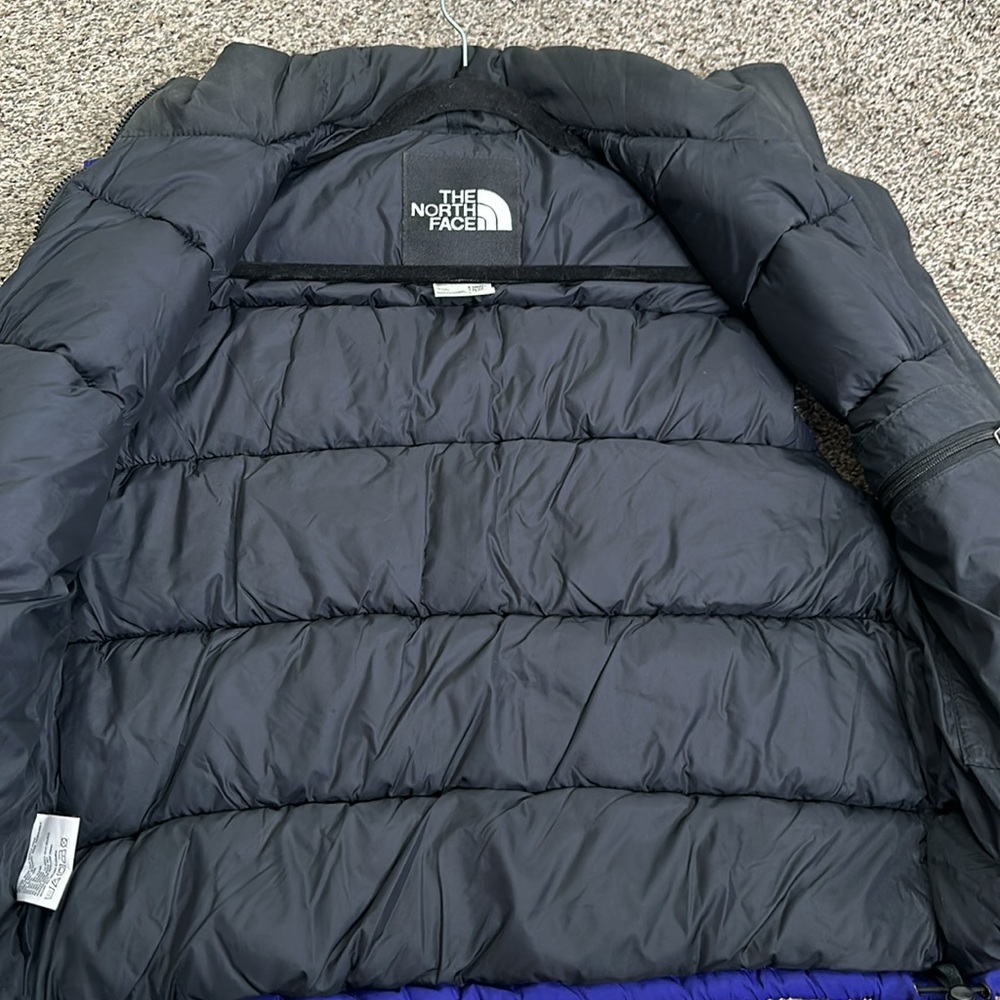 The north face woman purple puffer vest size Xsmall outdoors walking - Picture 8 of 11